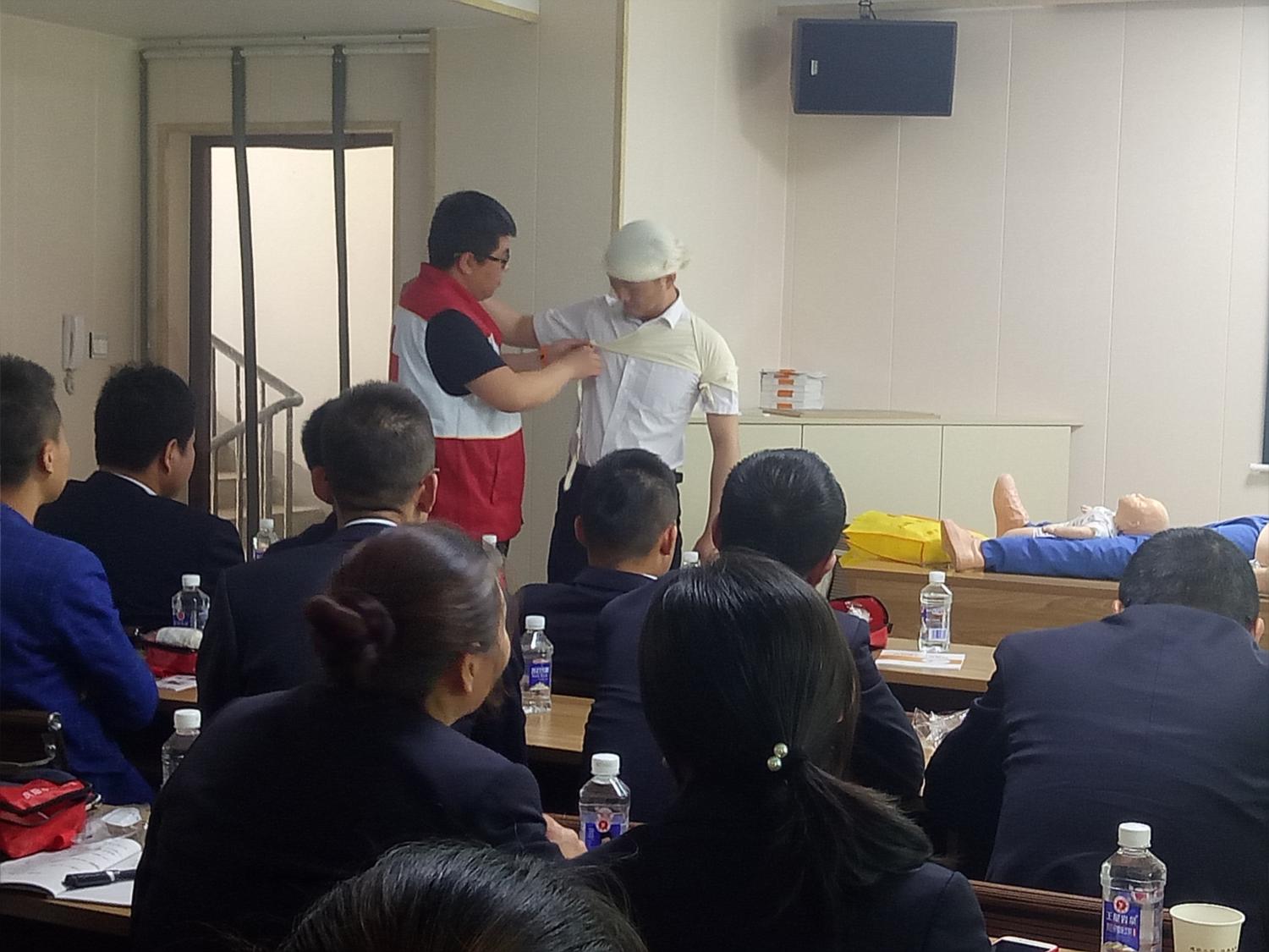 紅十字會應急救護培訓進企業(yè)，聚力提升員工自救互救能力